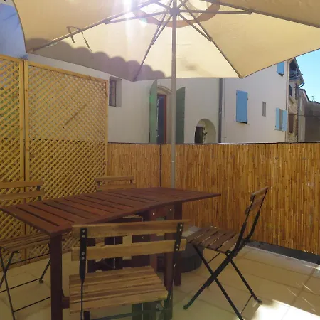 Centre Historique Avec Terrasse Au Porte De La Camargue شقة